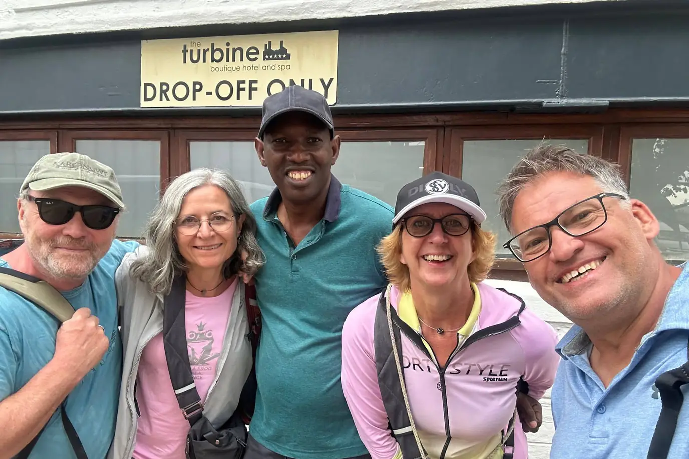 Jonas with a group of guests at the end of a day on tour